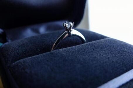 【婚約指輪】デザインを一緒に選んでもらうのはアリ？一緒に選んでもらった私の感想。